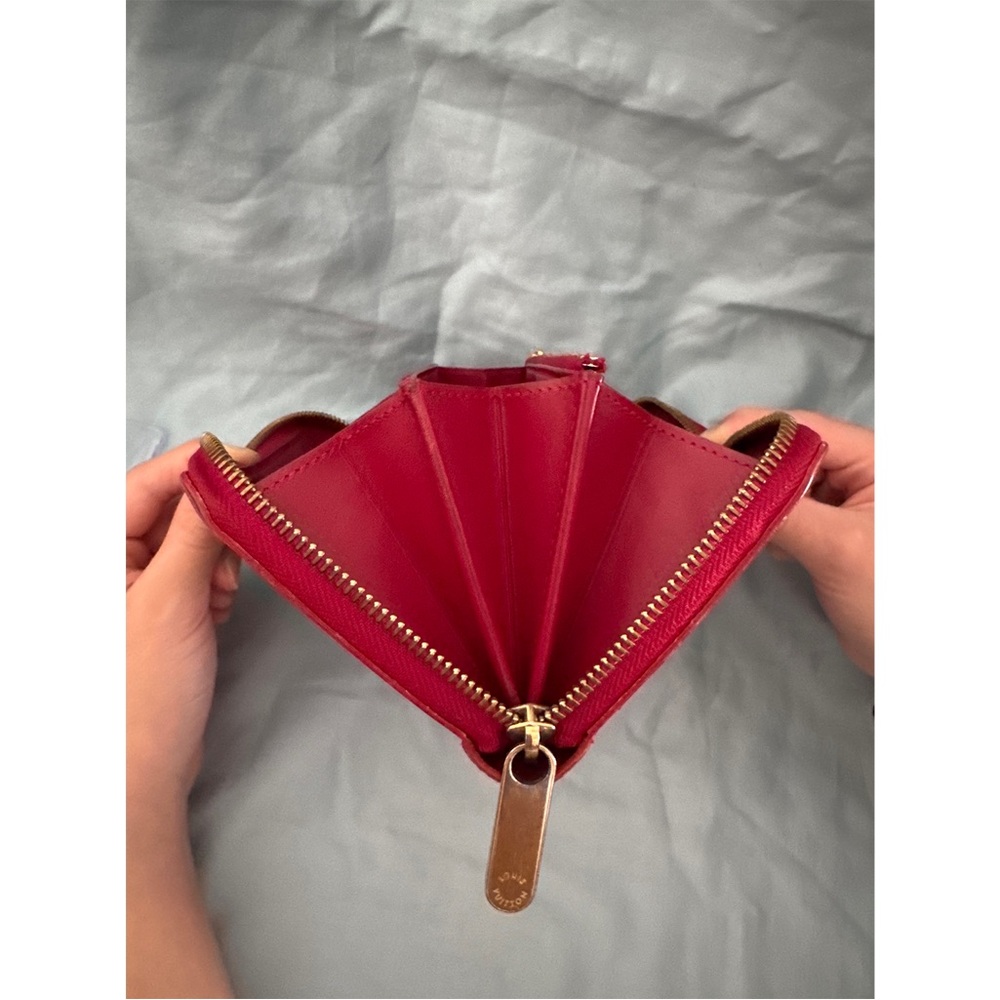 Louis Vuitton Red Monogram
Embossed Vernis Leather Wallet - Picture 8 of 16